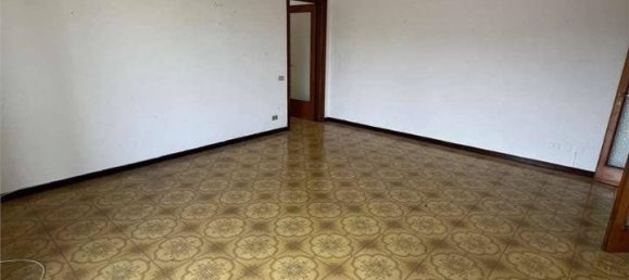 9 rooms Apartment in Mantua, Italy No. 247244 2