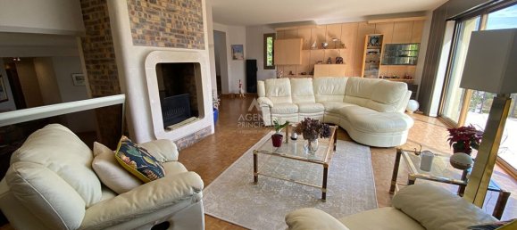 Casa de 5 dormitorios en Cergy, France No. 175504 2