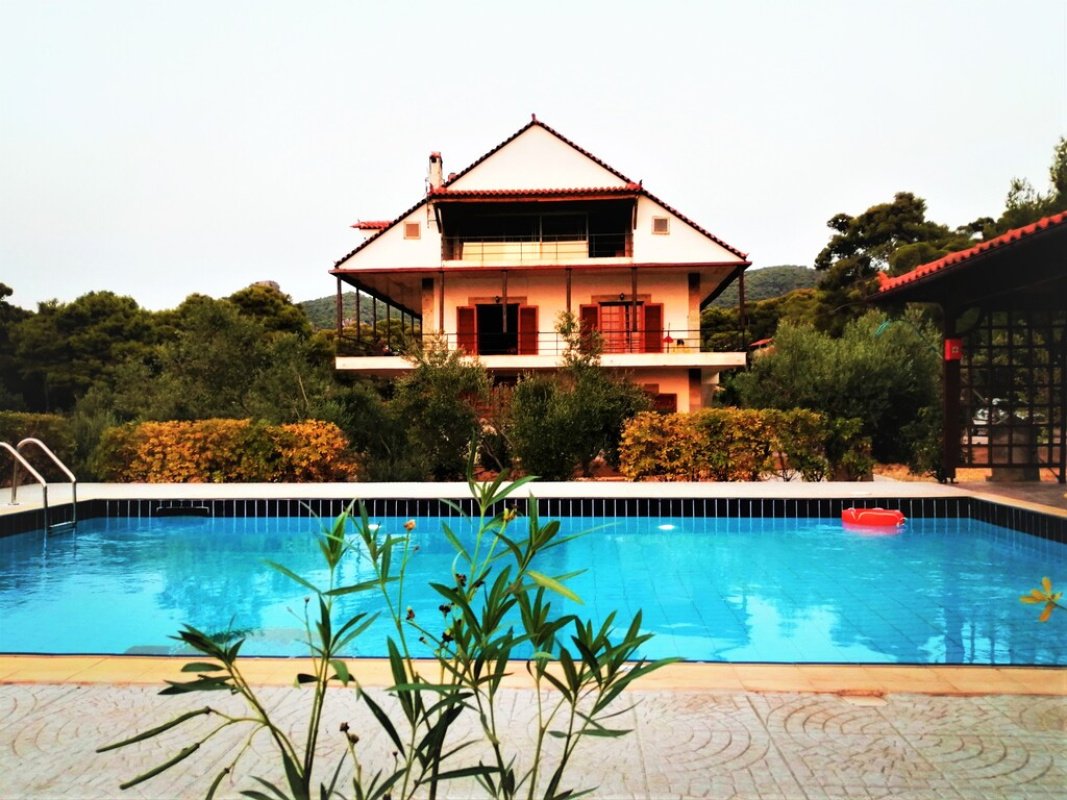 Villa de 5 dormitorios en Loutraki, Greece No. 1496