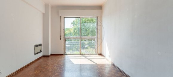 3 bedrooms Apartment in Lisbon, Portugal No. 251106 11