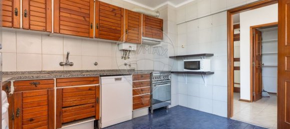 3 bedrooms Apartment in Lisbon, Portugal No. 251106 7