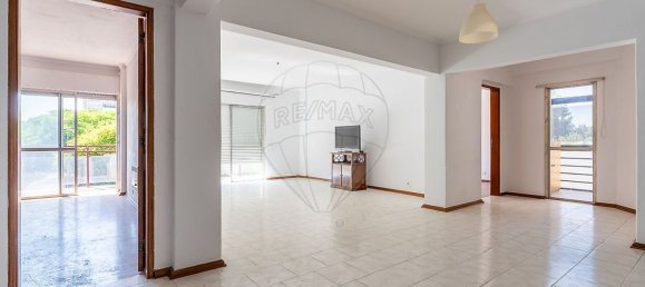 3 bedrooms Apartment in Lisbon, Portugal No. 251106 5