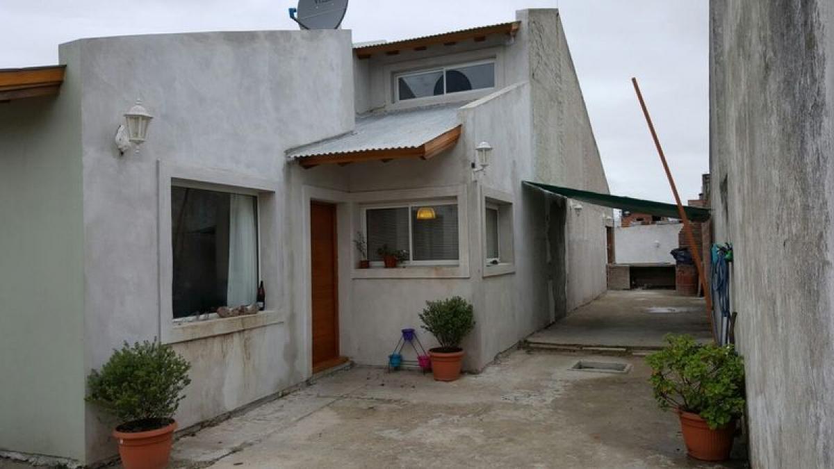 3 bedrooms House in Mar del Plata, Argentina No. 88398