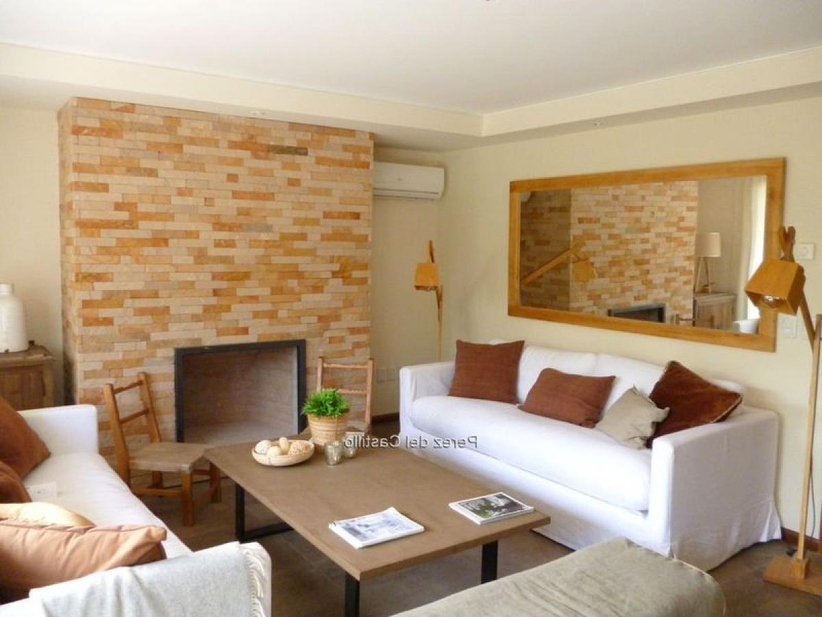 3 bedrooms Apartment in Montevideo, Uruguay No. 10978
