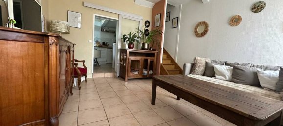 Casa de 2 dormitorios en Pont-l'Eveque, France No. 358172 2