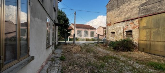 5 chambres Maison à Pegognaga, Italy No. 359696 18