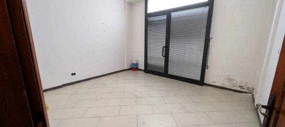 97m² Commercial property in Prato, Italy No. 48809 3