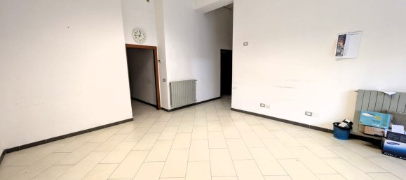 97m² Commercial property in Prato, Italy No. 48809 7