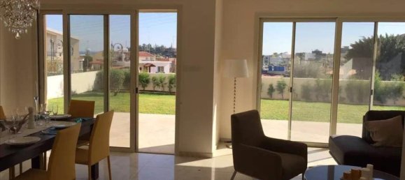 3 bedrooms Villa in Limassol, Cyprus No. 12688 5