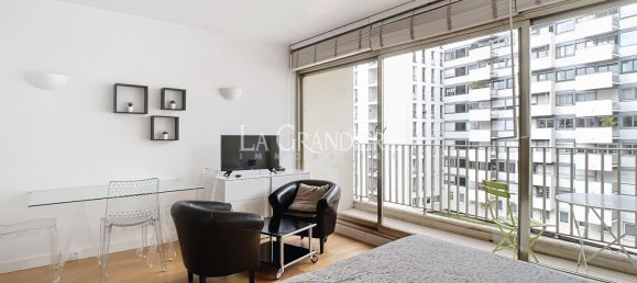 Studio in Paris, France No. 172144 4