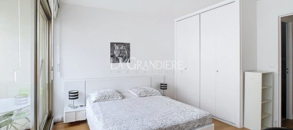 Studio in Paris, France No. 172144 3