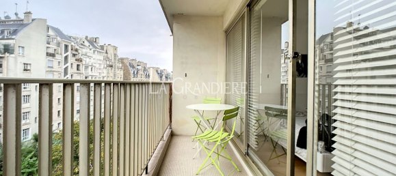 Studio in Paris, France No. 172144 2