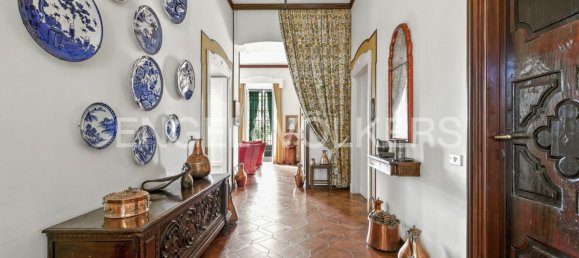 5 bedrooms Villa in Varese, Italy No. 263275 3