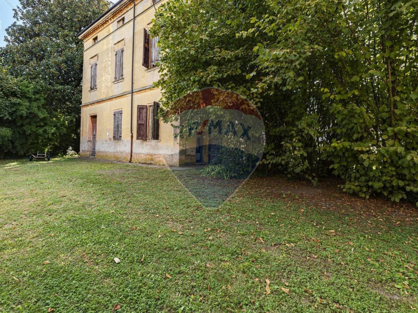 20 rooms Villa in Modena, Italy No. 392742