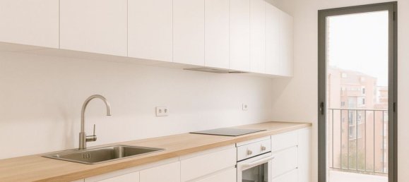 4 bedrooms Apartment in Madrid, Spain No. 170748 12