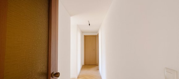 4 bedrooms Apartment in Madrid, Spain No. 170748 3