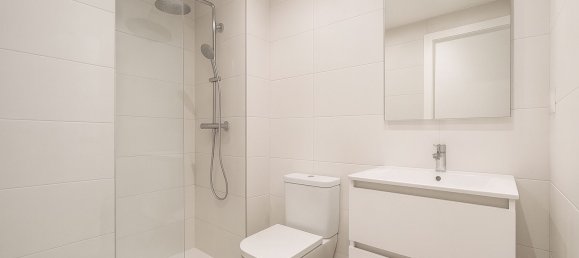 4 bedrooms Apartment in Madrid, Spain No. 170748 5