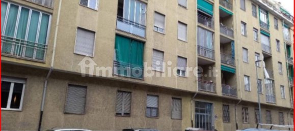 2 bedrooms Apartment in Turin, Italy No. 290003 2