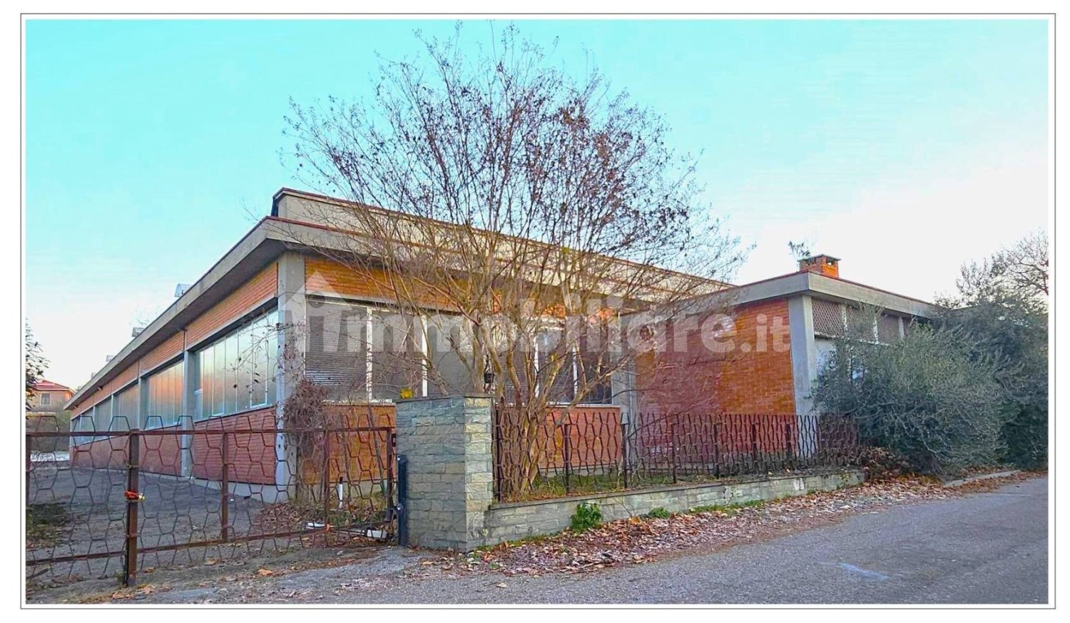 5 rooms Warehouse in Albizzate, Italy No. 309547