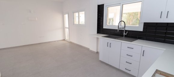 3 bedrooms Apartment in Livadia, Cyprus No. 23190 8