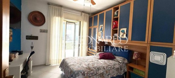 4غرفة شقة في Naples, Italy رقم 42001 33