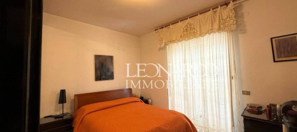 4غرفة شقة في Naples, Italy رقم 42001 22