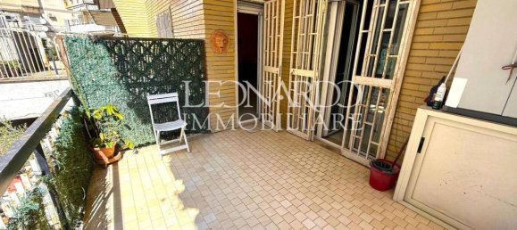 4غرفة شقة في Naples, Italy رقم 42001 35