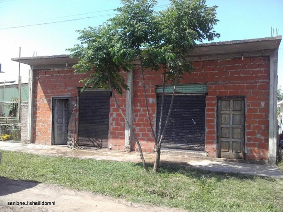 Studio in Florencio Varela, Argentina, Nr. 8693