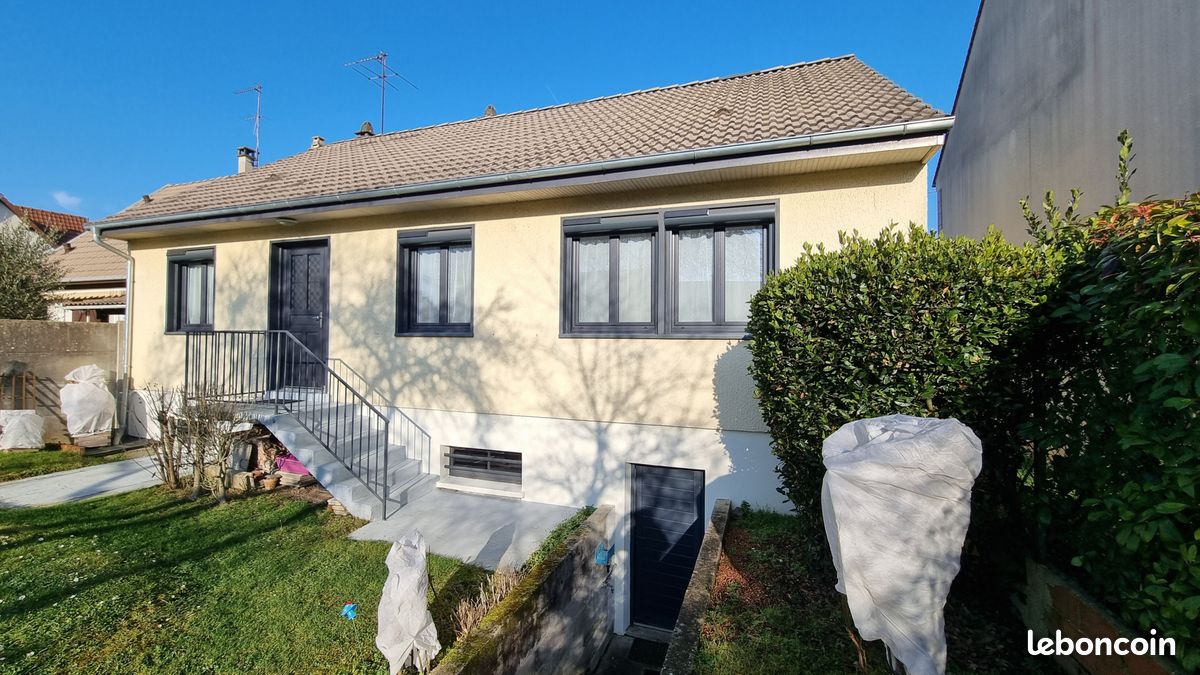 3 bedrooms House in Brunoy, France No. 143476