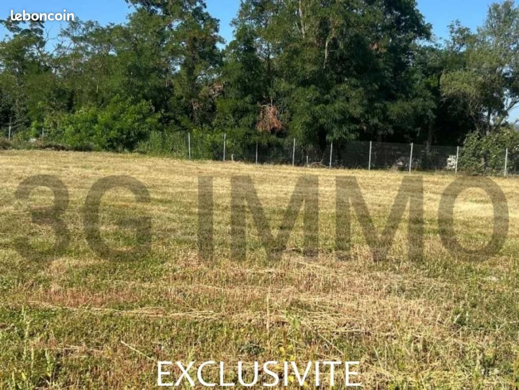 709m² Land in Viscomtat, France No. 95887