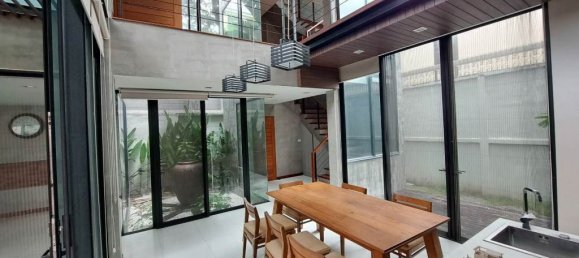 4 bedrooms Cafe / restaurant in Bangkok, Thailand No. 6429 6