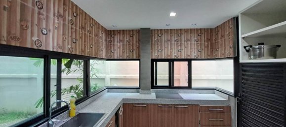 4 bedrooms Cafe / restaurant in Bangkok, Thailand No. 6429 15