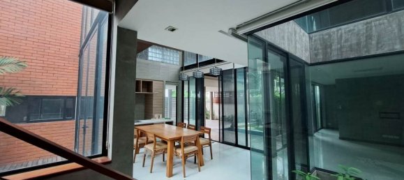 4 bedrooms Cafe / restaurant in Bangkok, Thailand No. 6429 4