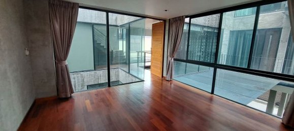 4 bedrooms Cafe / restaurant in Bangkok, Thailand No. 6429 13