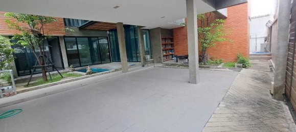 4 bedrooms Cafe / restaurant in Bangkok, Thailand No. 6429 2