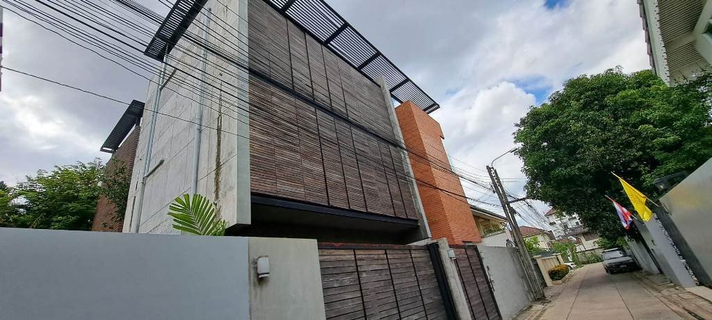 4 bedrooms Cafe / restaurant in Bangkok, Thailand No. 6429