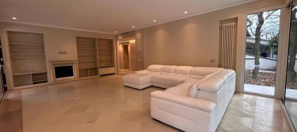 Villa de 5 habitaciónes en Gorle, Italy No. 22230 8