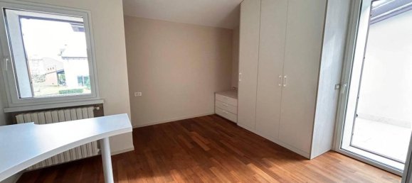 Villa de 5 habitaciónes en Gorle, Italy No. 22230 40