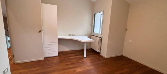 Villa de 5 habitaciónes en Gorle, Italy No. 22230 42