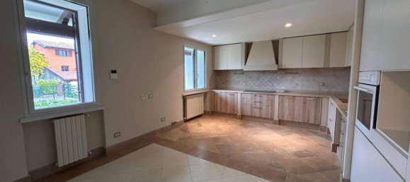 Villa de 5 habitaciónes en Gorle, Italy No. 22230 26