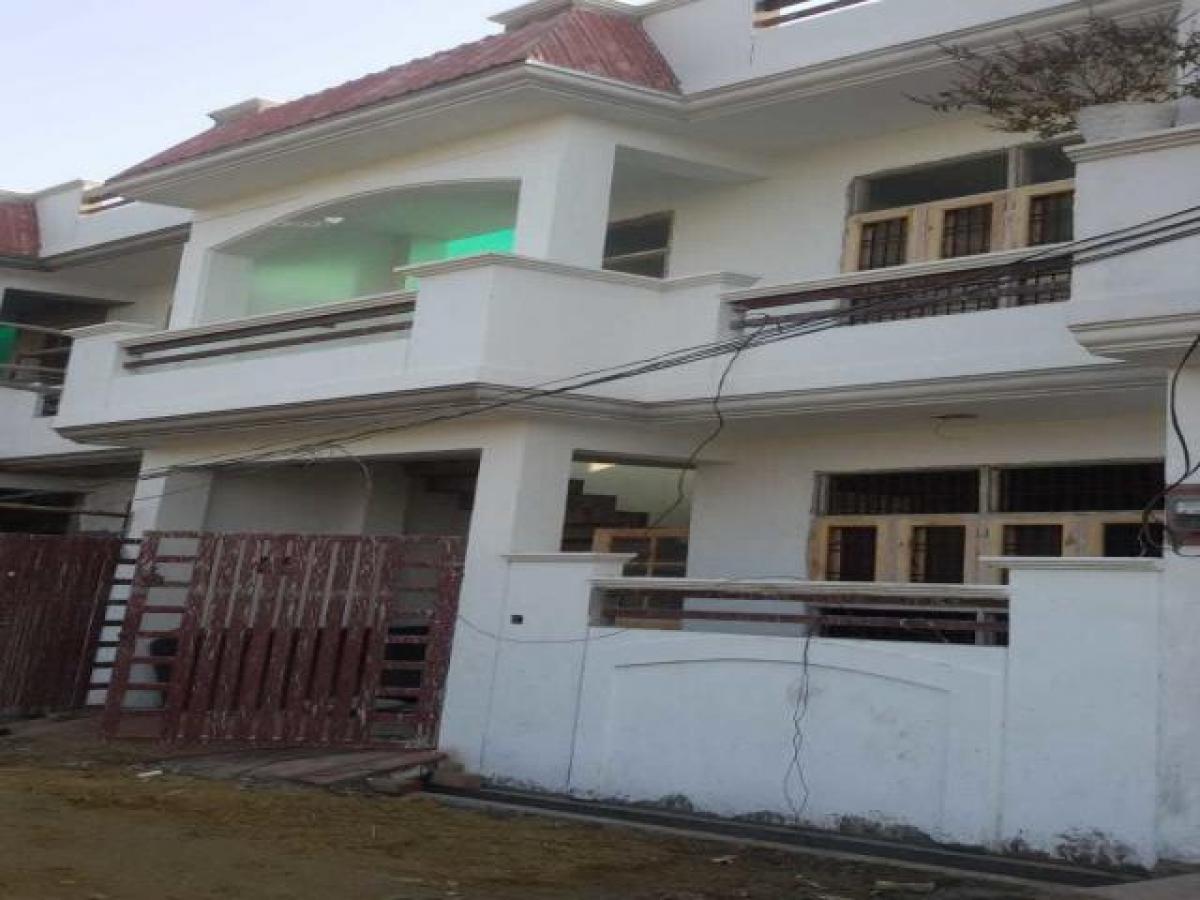 2 bedrooms House in Lucknow, India No. 19302