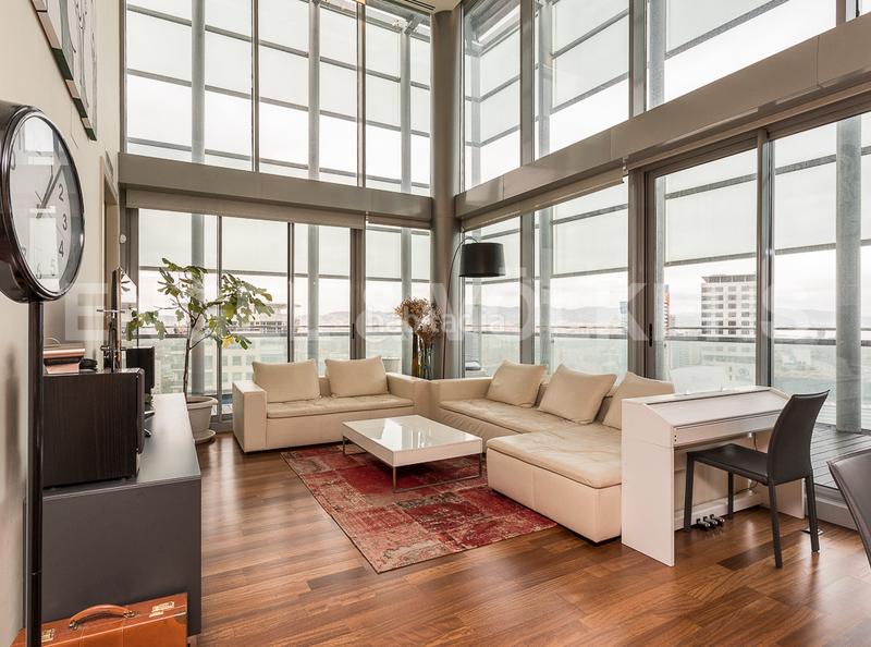 3 bedrooms Penthouse in Sant Marti, Spain No. 19252