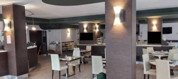 Коммерческая недвижимость 4051м² в Саннадзаро де Бургонди, Италия № 290337 5