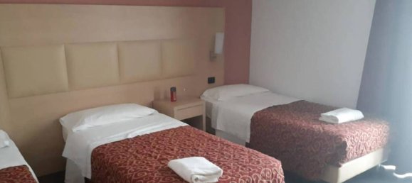 Коммерческая недвижимость 4051м² в Саннадзаро де Бургонди, Италия № 290337 13