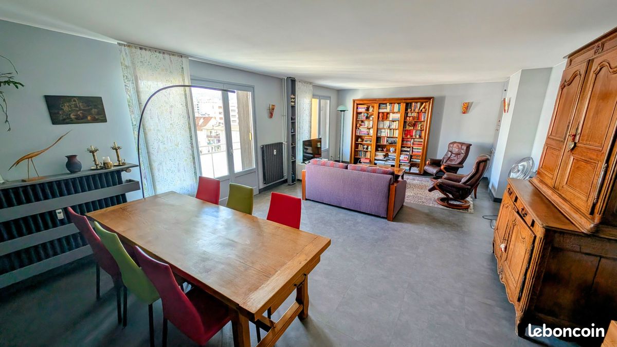 Apartamento de 3 dormitorios en Chambery, France No. 339319