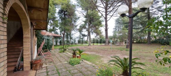 4 bedrooms Villa in Pianella, Italy No. 62194 9