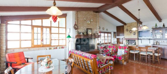 4 bedrooms Villa in Pianella, Italy No. 62194 18