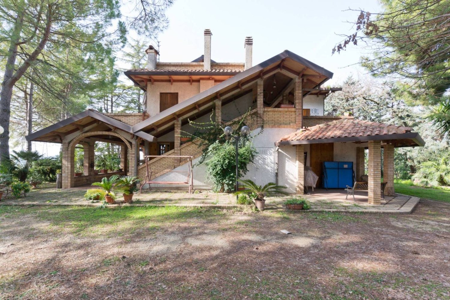 4 bedrooms Villa in Pianella, Italy No. 62194