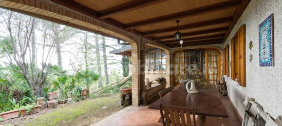 4 bedrooms Villa in Pianella, Italy No. 62194 11