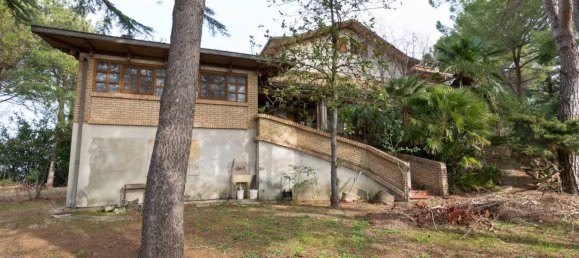 4 bedrooms Villa in Pianella, Italy No. 62194 5